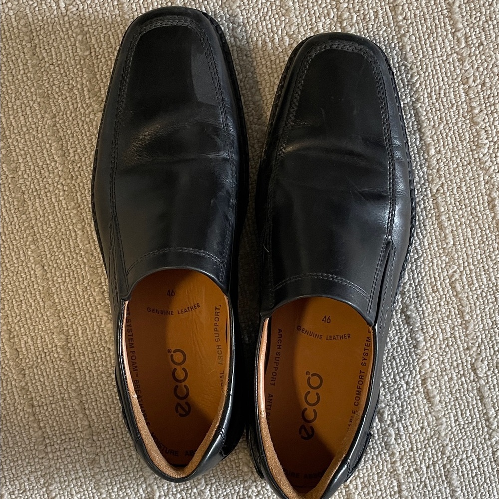 ECCO Men's Classic Black Leather Loafers